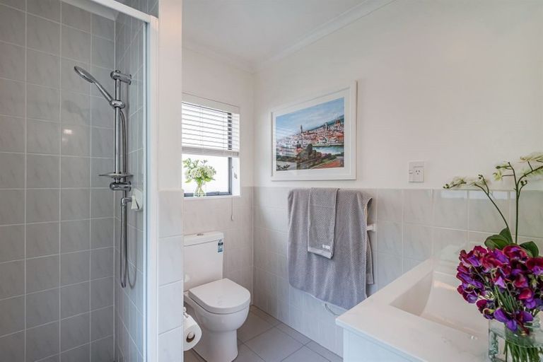Photo of property in 31 Seaton Road, Murrays Bay, Auckland, 0630