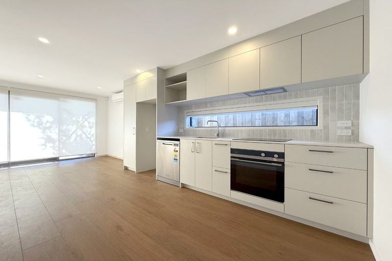 Photo of property in 2/51 Yeovil Road, Te Atatu Peninsula, Auckland, 0610