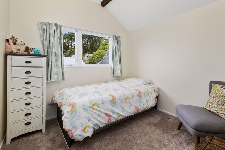 Photo of property in 3 Pimlico Place, Newlands, Wellington, 6037