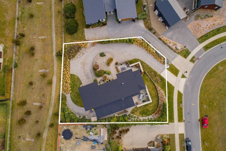 Photo of property in 5 Valley Crescent, Wanaka, 9305