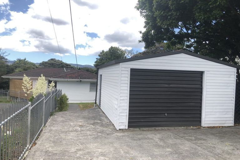 Photo of property in 133 Millbrook Road, Sunnyvale, Auckland, 0612