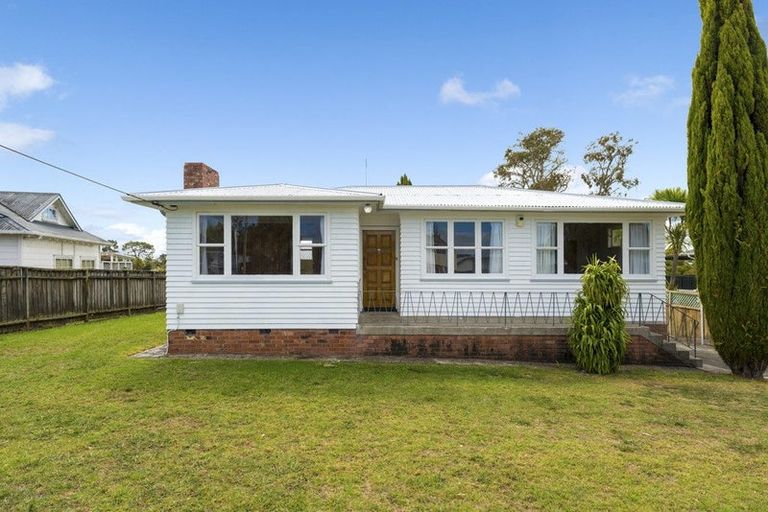 Photo of property in 41 St Leonards Road, Kelston, Auckland, 0602