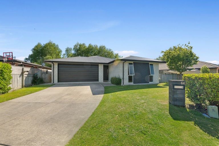 Photo of property in 64 Fairfax Crescent, Pyes Pa, Tauranga, 3112