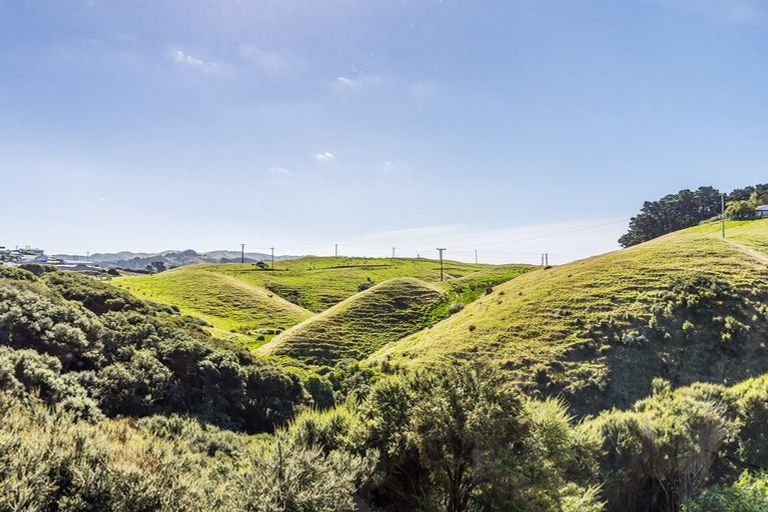 Photo of property in 60 Saint Ives Drive, Camborne, Porirua, 5026