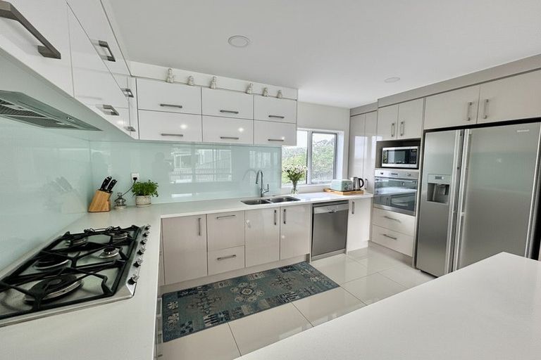 Photo of property in 28 Mantra Road, Massey, Auckland, 0614