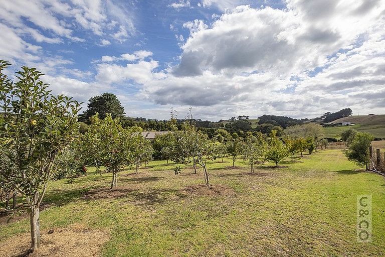 Photo of property in 231 Taiapa Road, Muriwai, Waimauku, 0881