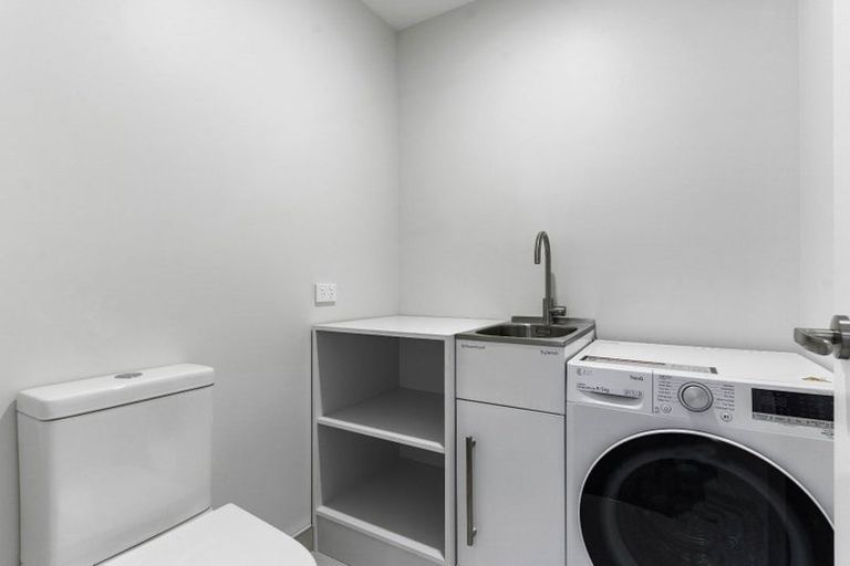 Photo of property in 41 Kingdale Road, Henderson, Auckland, 0610