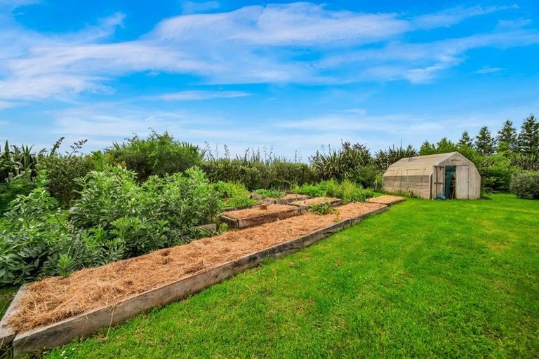 Photo of property in 1096 Egmont Road, Egmont Village, New Plymouth, 4372