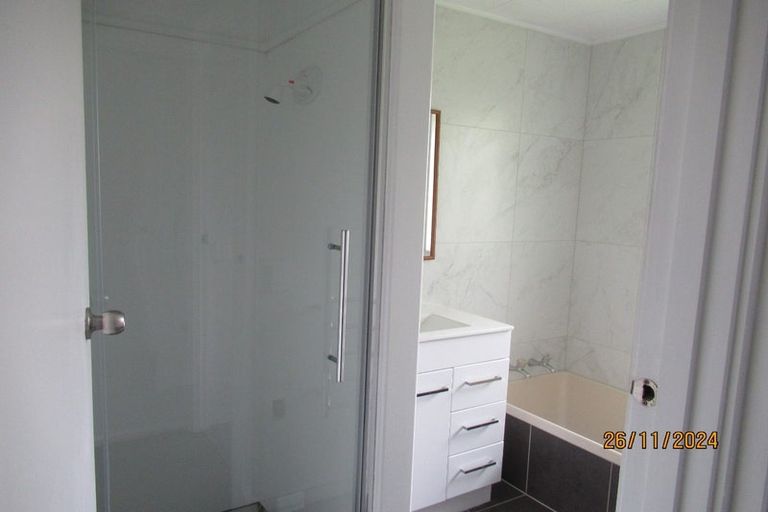 Photo of property in 17 Oreil Avenue, West Harbour, Auckland, 0618