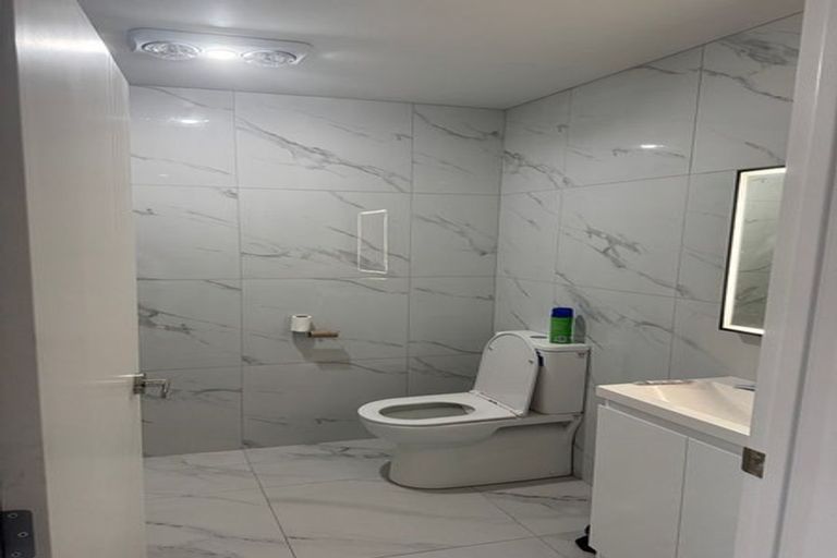 Photo of property in 5/9 Flanshaw Road, Te Atatu South, Auckland, 0610