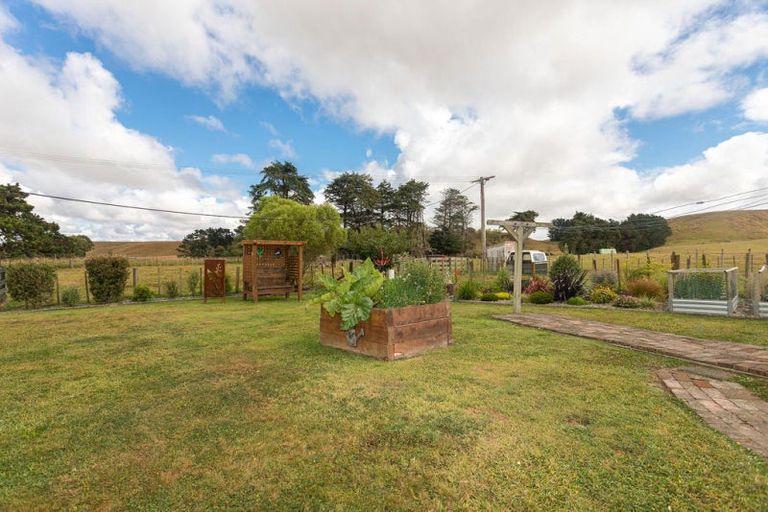 Photo of property in 881 Cowper Road, Dannevirke, 4976
