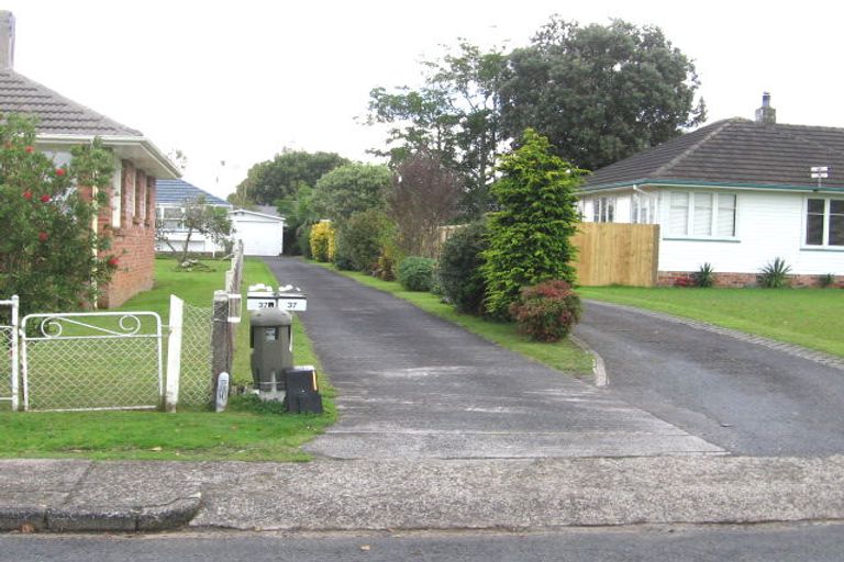 Photo of property in 37 Hereford Street, Te Atatu Peninsula, Auckland, 0610