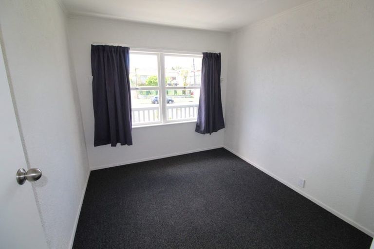 Photo of property in 25 Kamara Road, Glen Eden, Auckland, 0602