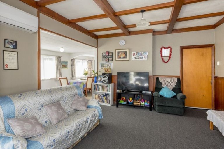 Photo of property in 88 Queenwood Road, Levin, 5510