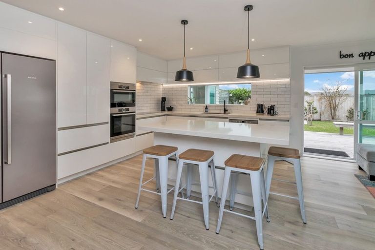 Photo of property in 40 Kowi Lakes Drive, One Tree Point, 0118