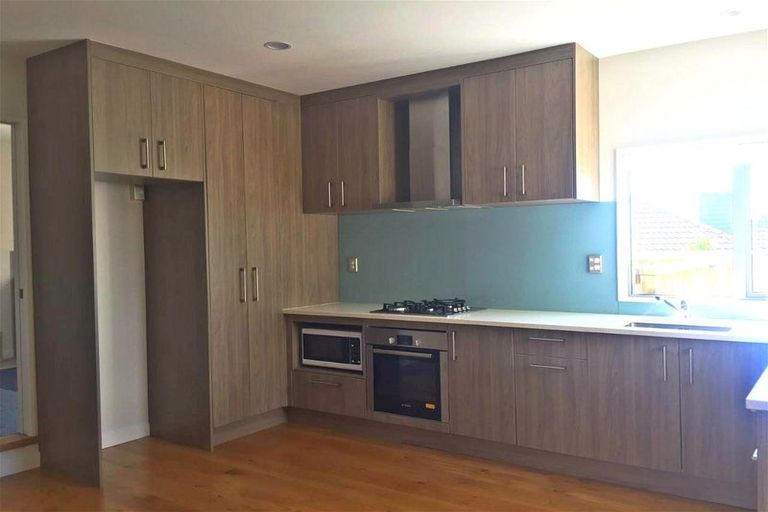 Photo of property in 9 Trotting Terrace, Fairview Heights, Auckland, 0632