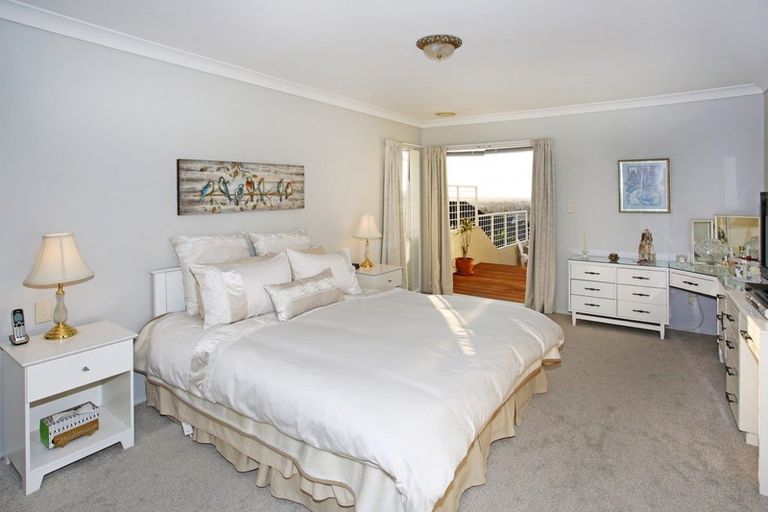 Photo of property in 17 Santa Monica Place, Goodwood Heights, Auckland, 2105