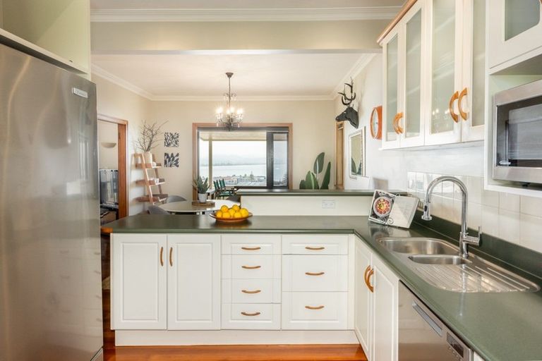 Photo of property in 8 Lambton Road, Hospital Hill, Napier, 4110