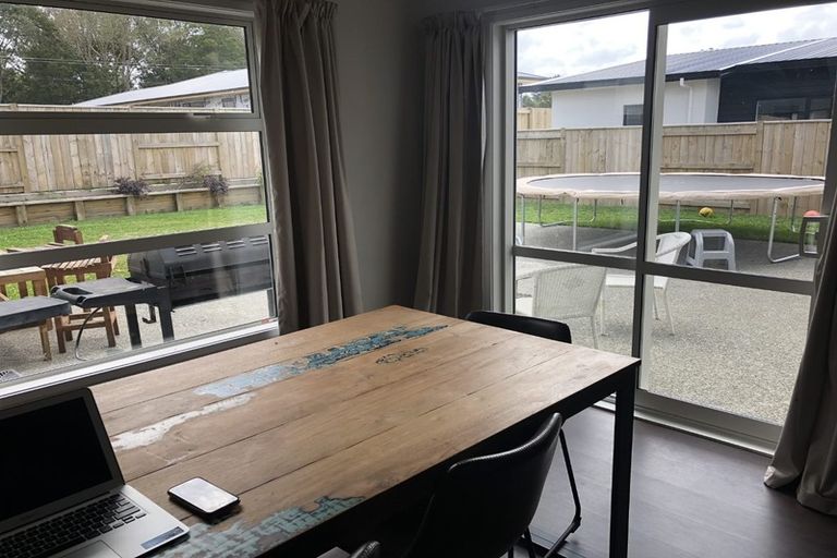 Photo of property in 15 Coutts Way, Fitzherbert, Palmerston North, 4410
