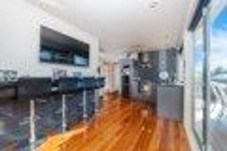 Photo of property in 41 Thornlow Street, Glendene, Auckland, 0602