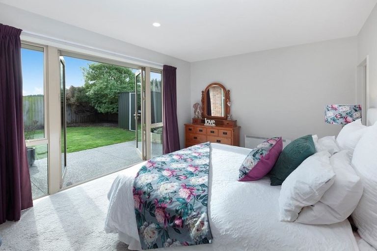 Photo of property in 43 Ruahine Place, Parklands, Christchurch, 8083