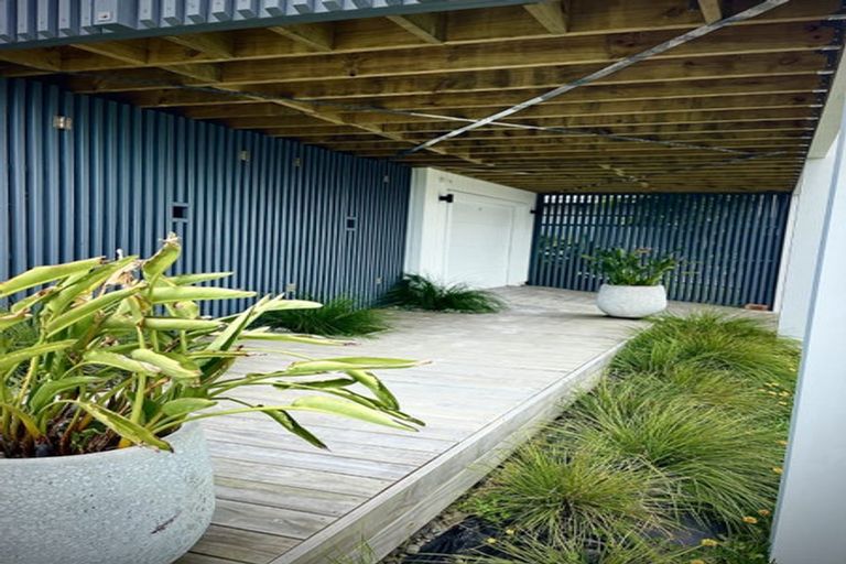 Photo of property in 21 Tindalls Bay Road, Tindalls Beach, Whangaparaoa, 0930