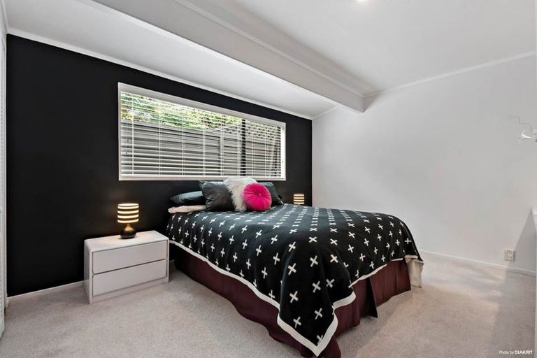 Photo of property in 2/17 Pax Avenue, Forrest Hill, Auckland, 0620