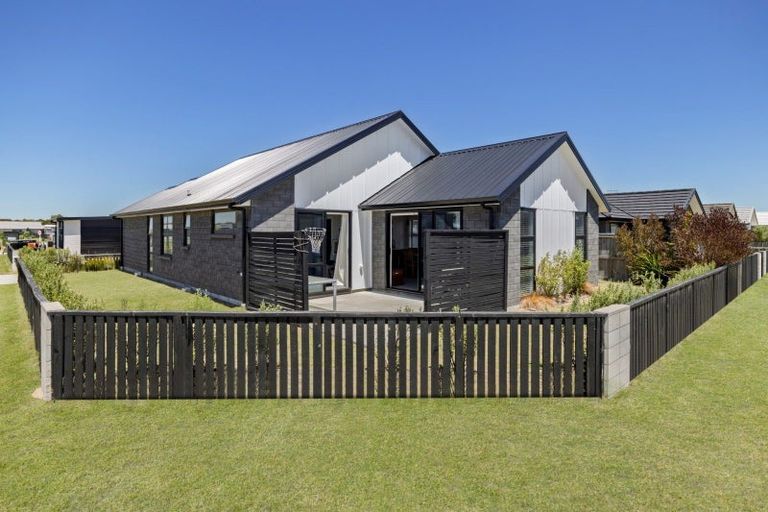 Photo of property in 2 Lion Place, Papamoa, 3118