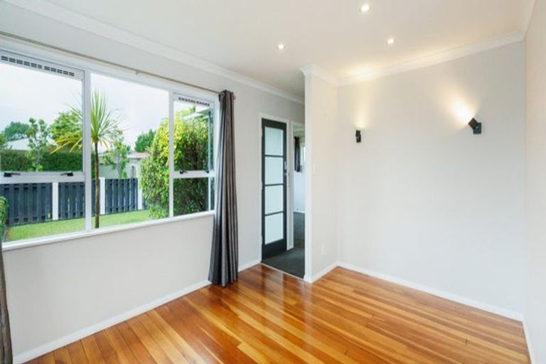 Photo of property in 4 Eton Place, Terrace End, Palmerston North, 4410