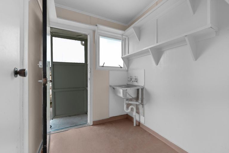 Photo of property in 76 Cambridge Terrace, Papatoetoe, Auckland, 2025