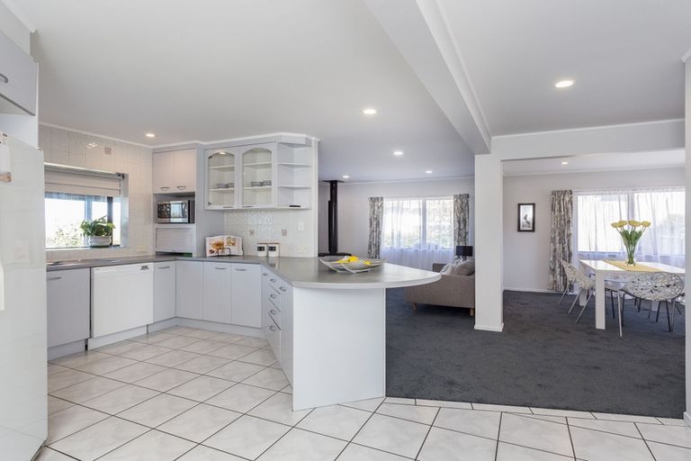 Photo of property in 27 Nirvana Way, Mount Roskill, Auckland, 1041