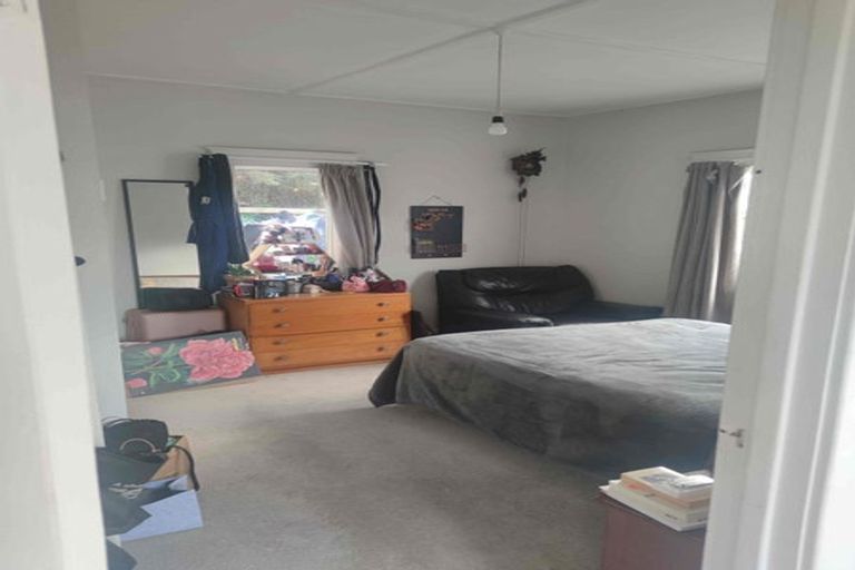 Photo of property in 2 Milne Terrace, Island Bay, Wellington, 6023