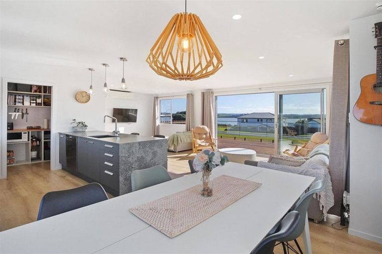 Photo of property in 172 Torkar Road, Clarks Beach, 2122