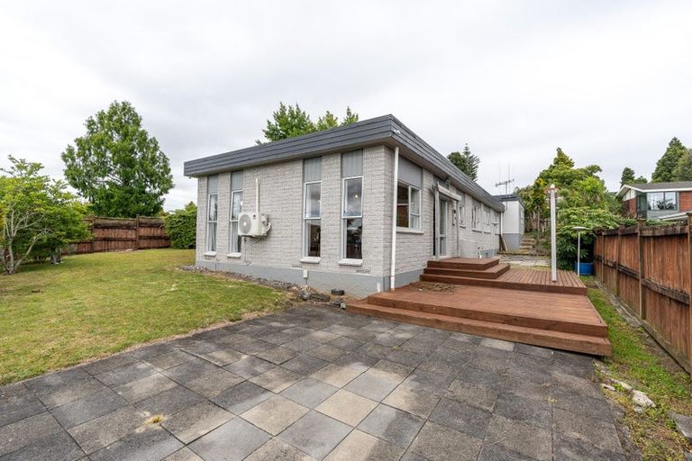 Photo of property in 2 Dorothy Place, Hillcrest, Hamilton, 3216