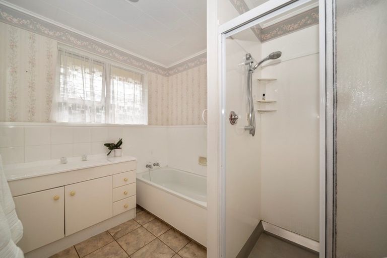 Photo of property in 8 Spencer Place, Merrilands, New Plymouth, 4312