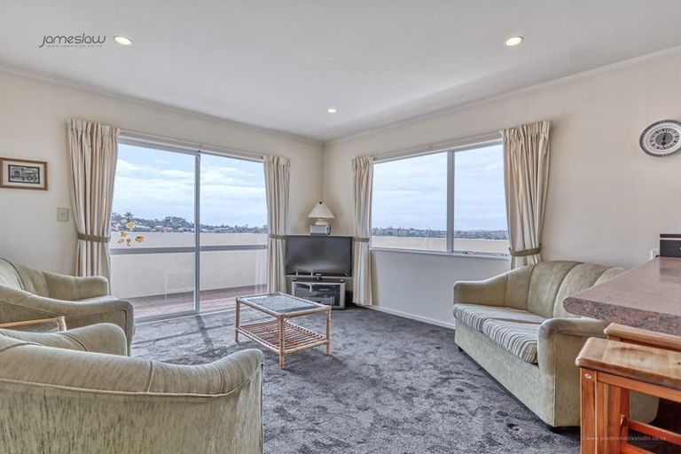 Photo of property in 1/17 Cambric Place, Botany Downs, Auckland, 2010