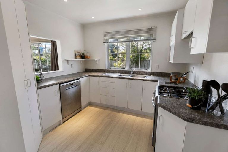 Photo of property in 155 Summerhill Drive, Fitzherbert, Palmerston North, 4410