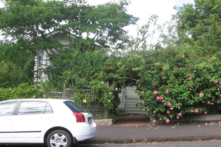 Photo of property in 1 Cracroft Street, Devonport, Auckland, 0624