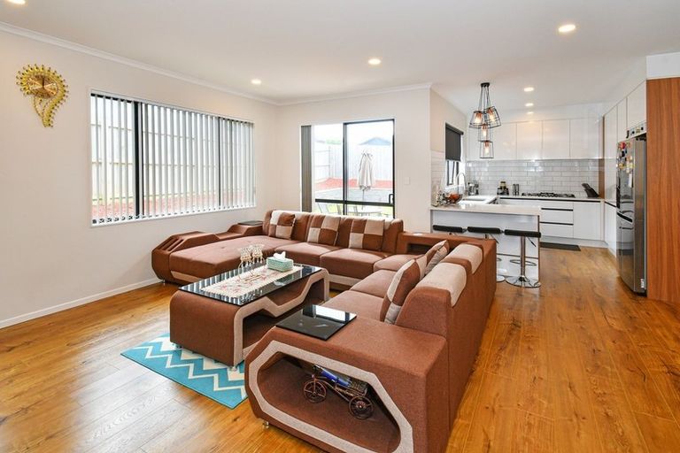 Photo of property in 15 Huahua Crescent, Papakura, 2110