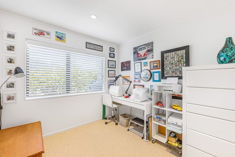 Photo of property in 9 Westpark Drive, West Harbour, Auckland, 0618