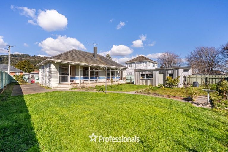 Photo of property in 17 Molesworth Street, Taita, Lower Hutt, 5011