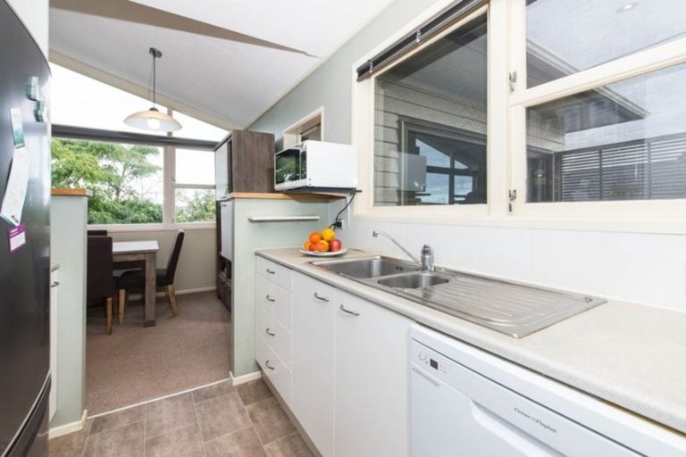 Photo of property in 1/156 Carlisle Road, Northcross, Auckland, 0632