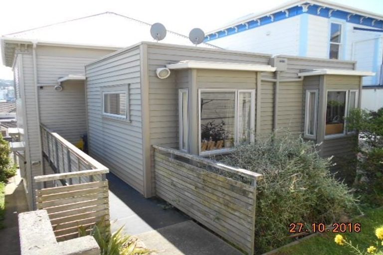 Photo of property in 10 Hawker Street, Mount Victoria, Wellington, 6011