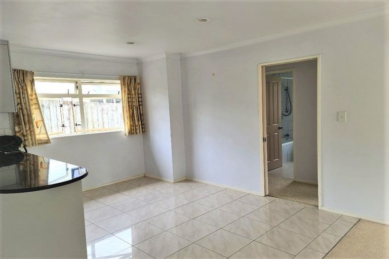 Photo of property in 11 Heath Avenue, Northcote, Auckland, 0627