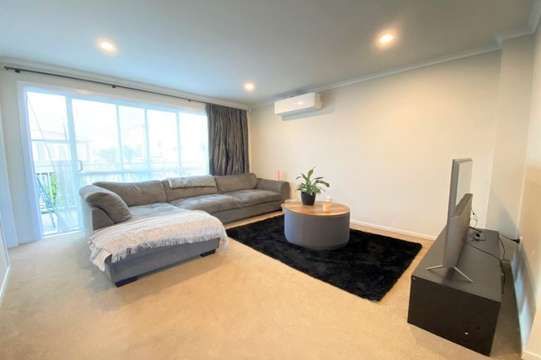 Photo of property in 22 Fernly Rise, Flat Bush, Auckland, 2019