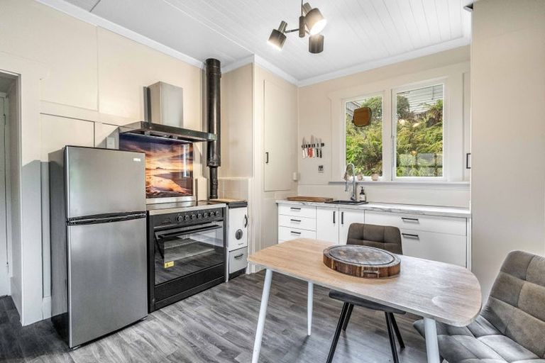 Photo of property in 83 Walker Street, Bluff, 9814