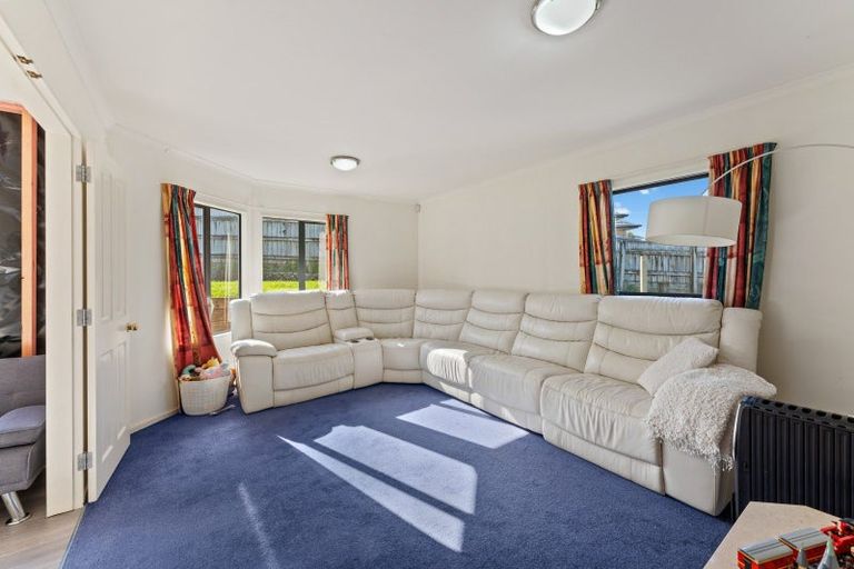 Photo of property in 2 Betty Watt Grove, Riverstone Terraces, Upper Hutt, 5018