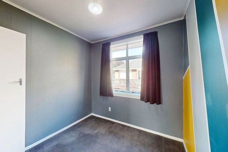 Photo of property in 2/15 Clouston Park Road, Ebdentown, Upper Hutt, 5018