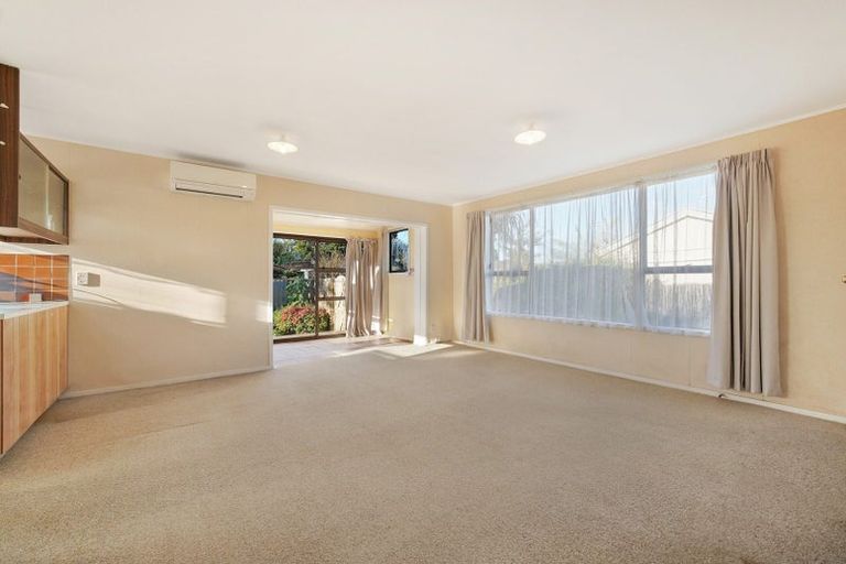 Photo of property in 2/13 Northall Road, New Lynn, Auckland, 0600