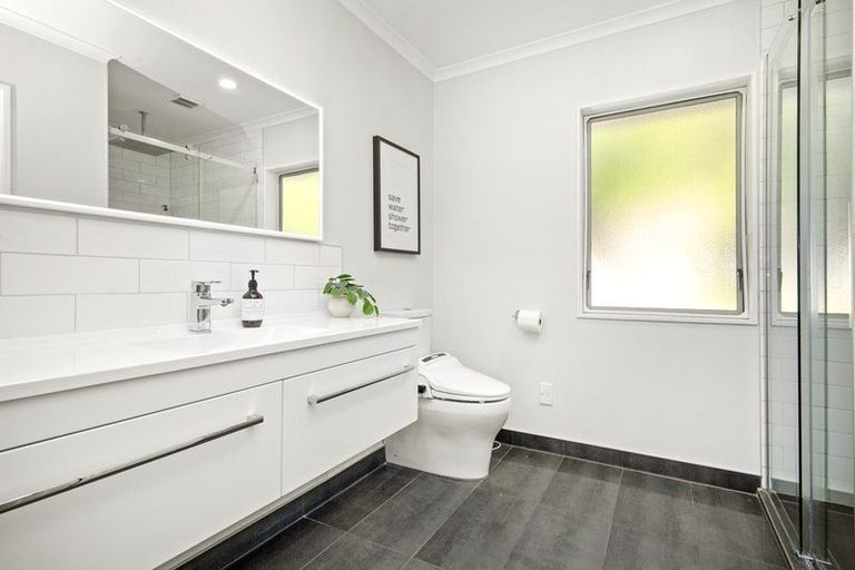 Photo of property in 125 Woodman Drive, Tawa, Wellington, 5028